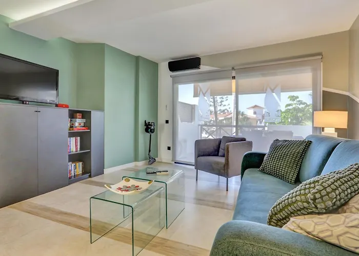 Meninas Tenerife * Σαν Μιγκέλ ντε Αμπόνα